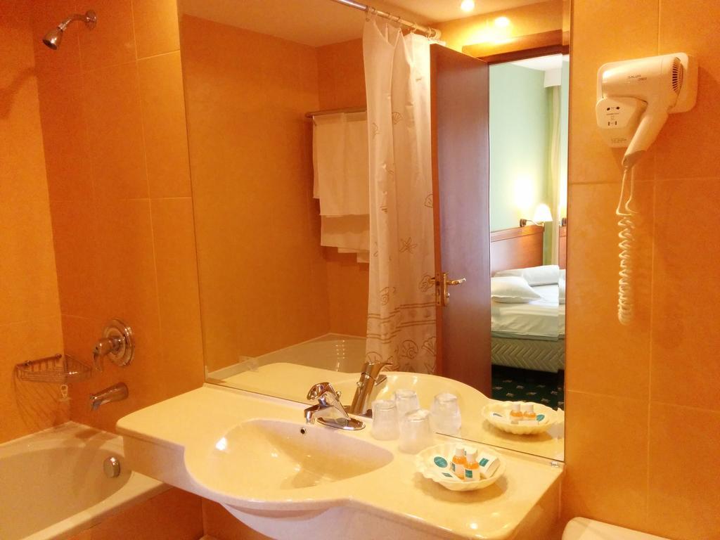 Hotel Palas Mamaia Oda fotoğraf