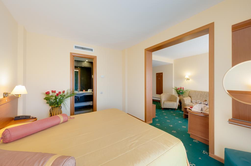 Hotel Palas Mamaia Oda fotoğraf