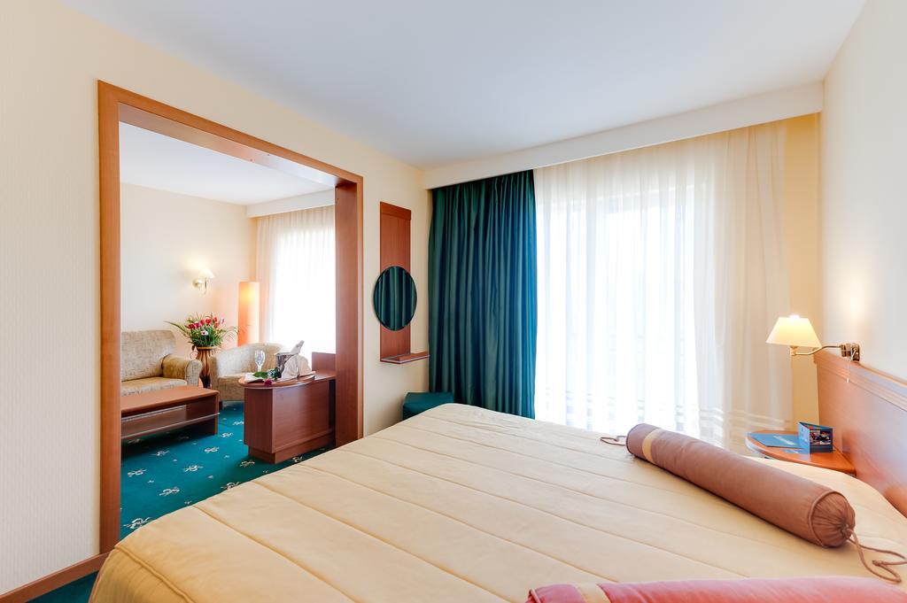 Hotel Palas Mamaia Oda fotoğraf